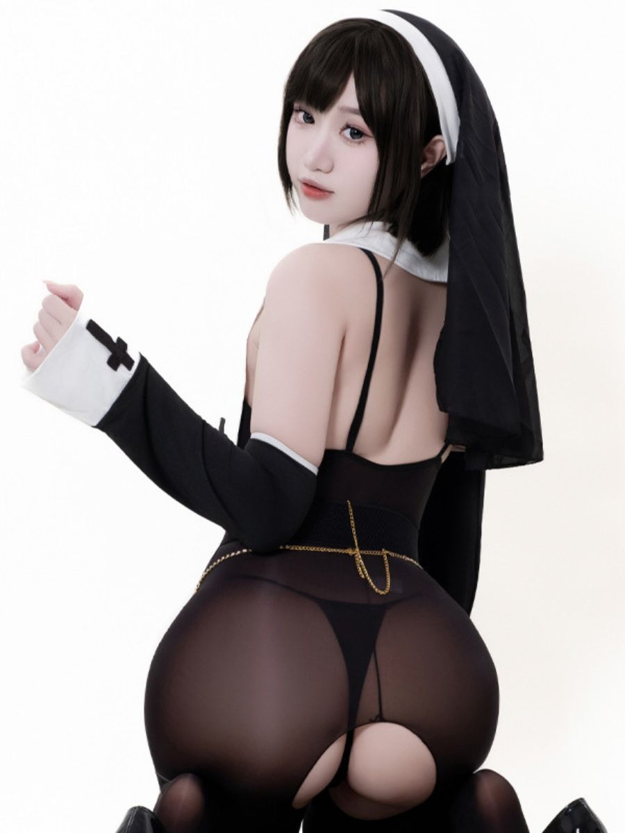 Gothic Battle Nun Cosplay Costume